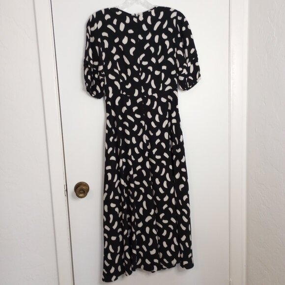 Uniqlo:C Black & White Balloon Sleeve Dress - Picture 8 of 13